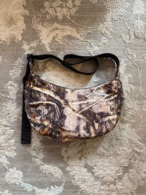 BAGGU Medium Nylon Crescent Bag - Photo Forest
